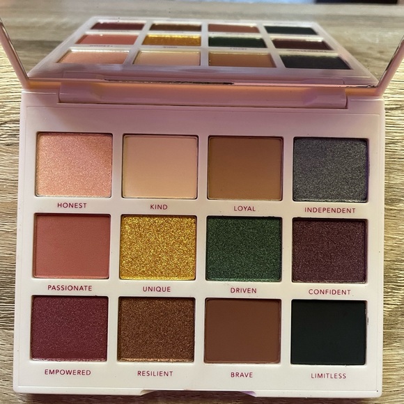 Persona Cosmetics: Identity Two Palette - Picture 2 of 5